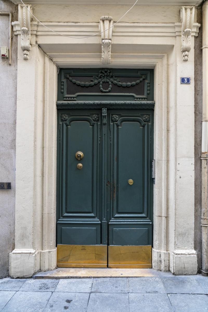 Porte d'entrée immeuble 3 Violette